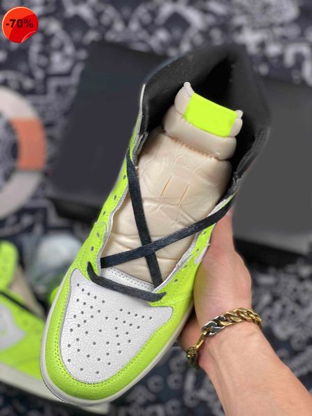 2022 air authentic 1 high og visionaire basketball shoes volt black sail cracked leather sneakers outdoor chicago reimagined retro men women
2022 air authentic 1 high og visionaire basketball shoes volt black sail cracked leather sneakers outdoor chicago reimagined retro men women