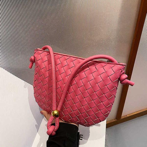 bottess bags venetas fashion woven 2022 new niche leather candy color versatile casual texture gold ball handle armpit have logo
bottess bags venetas fashion woven 2022 new niche leather candy color versatile casual texture gold ball handle armpit have logo