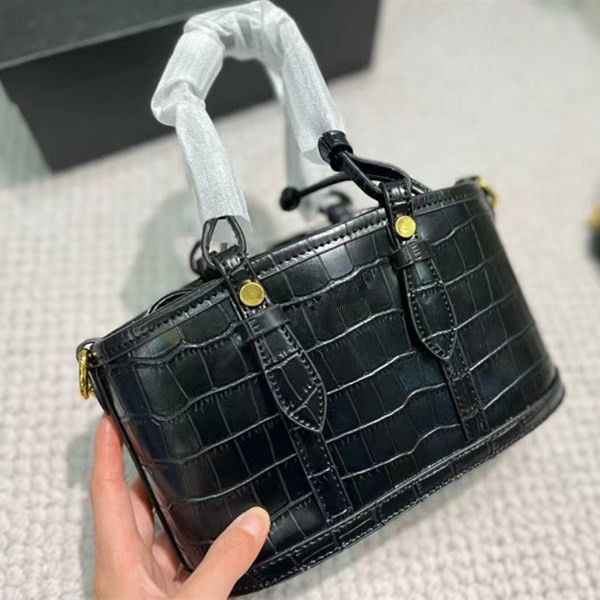 shoulder bag women high-quality brand leather pillow shape crossbody tote bag luxury fashion paty handbag 2022 new designer classic fall/win
shoulder bag women high-quality brand leather pillow shape crossbody tote bag luxury fashion paty handbag 2022 new designer classic fall/win