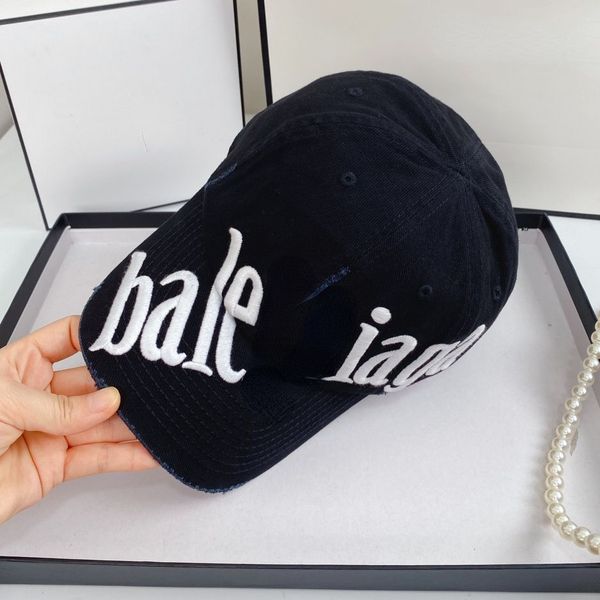fashion brand ball caps novelty casual his-and-hers designer has letters embroidery, Blue;gray
fashion brand ball caps novelty casual his-and-hers designer has letters embroidery, Blue;gray