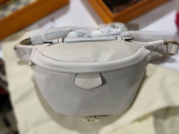 2022 bumbag cross body waist bags temperament fanny pack embossing flowers famous soft leather luxurys designers bags serial number date cod
2022 bumbag cross body waist bags temperament fanny pack embossing flowers famous soft leather luxurys designers bags serial number date cod