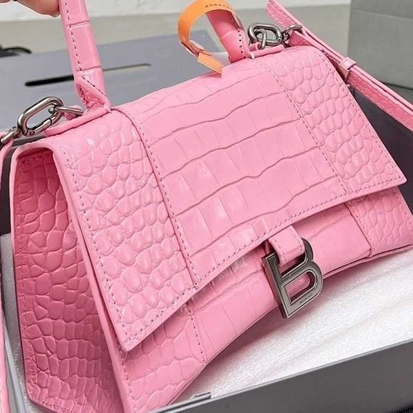 summer leather premium texture bag women 2022 fashion crocodile pattern original plate hourglass
summer leather premium texture bag women 2022 fashion crocodile pattern original plate hourglass