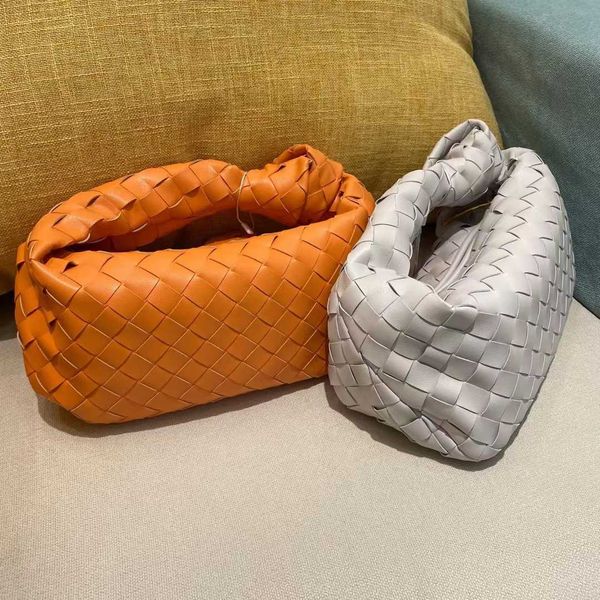 fashion women's bottess handbag venetas 2022 new woven knotted mini ox horn single shoulder armpit portable cloud have logo
fashion women's bottess handbag venetas 2022 new woven knotted mini ox horn single shoulder armpit portable cloud have logo
