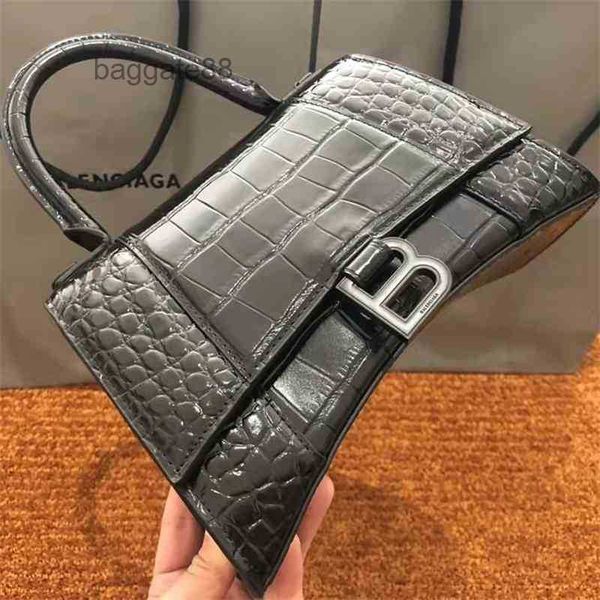 bags bbalencaigass b 2022 paris designer hourglass b-button women's leather crocodile pattern portable single diagonal sho g8x3
bags bbalencaigass b 2022 paris designer hourglass b-button women's leather crocodile pattern portable single diagonal sho g8x3