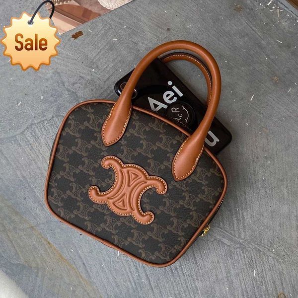 designer bags 2022 new star triumphal arch romantic autumn and winter old flower leather women's bag single shoulder crossbody portable
designer bags 2022 new star triumphal arch romantic autumn and winter old flower leather women's bag single shoulder crossbody portable