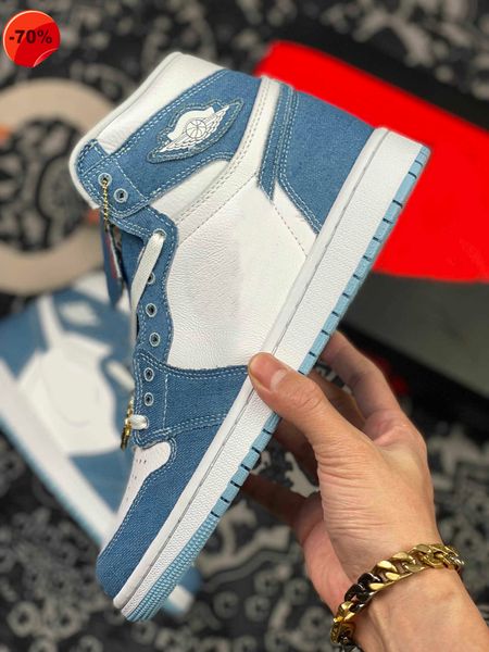 2022 air authentic 1 high og wmns denim basketball shoes white worn blue metallic gold 1s sneakers retro men women sports shoes with box
2022 air authentic 1 high og wmns denim basketball shoes white worn blue metallic gold 1s sneakers retro men women sports shoes with box