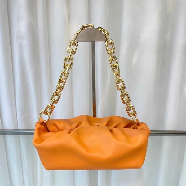 handbag designer bottess women's venetas autumn and winter 2022 new genuine leather thi chain pleated cloud one shoulder hand held dump
handbag designer bottess women's venetas autumn and winter 2022 new genuine leather thi chain pleated cloud one shoulder hand held dump