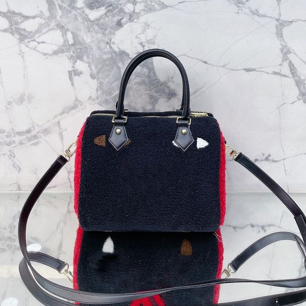 2022 winter classic speedy lambswool totes shoulder bags france brand fashion leather straps old flower pillow handbags large capacity cross
2022 winter classic speedy lambswool totes shoulder bags france brand fashion leather straps old flower pillow handbags large capacity cross