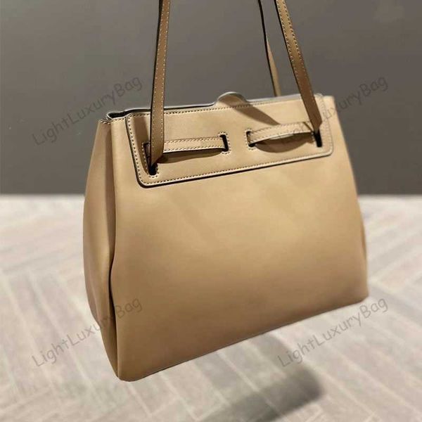 5a tote bag designer two-tone leather shoulder wallet high capacity commute handbags for women classic famous brand shopping purses 220214
5a tote bag designer two-tone leather shoulder wallet high capacity commute handbags for women classic famous brand shopping purses 220214