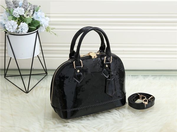 luxurys designer shell bag women genuine leather handbag embossed flower shoulder bags with lock designers handbags crossbody
luxurys designer shell bag women genuine leather handbag embossed flower shoulder bags with lock designers handbags crossbody