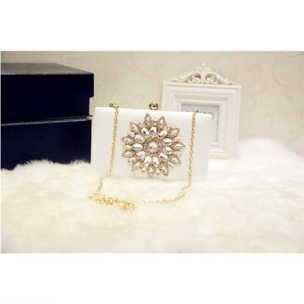 2022 women lady satin crystal bridal handbag clutch party wedding purse evening bag pleated day clutches solid ladies handbags frame
2022 women lady satin crystal bridal handbag clutch party wedding purse evening bag pleated day clutches solid ladies handbags frame
