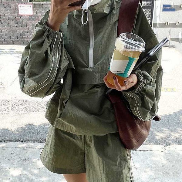 women's two piece pants 2022 spring summer tracksuit women's suit 2 pieces set hooded long sleeve hoodies and shorts female sets c, White
women's two piece pants 2022 spring summer tracksuit women's suit 2 pieces set hooded long sleeve hoodies and shorts female sets c, White