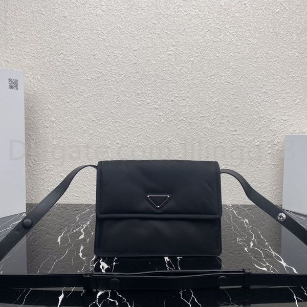 fashion luxurys designers postman bags wallets famous cross body totes womens nylon shoulder bags purse women holders hangbag prad
fashion luxurys designers postman bags wallets famous cross body totes womens nylon shoulder bags purse women holders hangbag prad