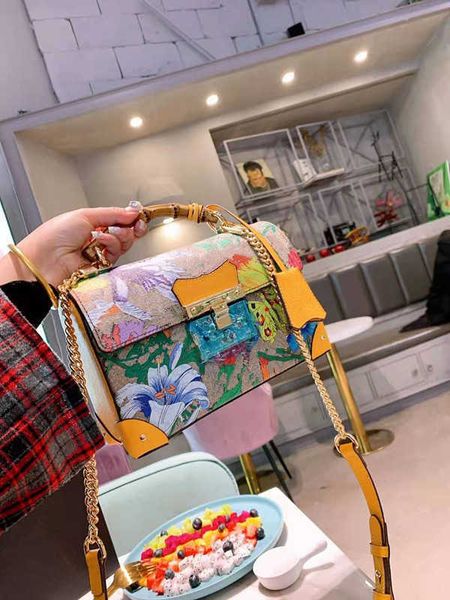 flowers bamboo shoulder woman backpack women's slope across genuine leather shoulderbag handbag women purses female packag
flowers bamboo shoulder woman backpack women's slope across genuine leather shoulderbag handbag women purses female packag