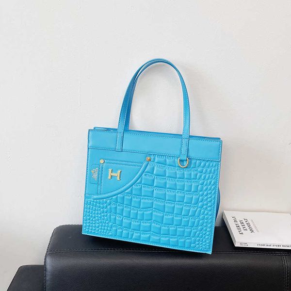 messenger bags french small crowd bag 2022 new h-button women's commuter crocodile pattern shoulder large capacity tote
messenger bags french small crowd bag 2022 new h-button women's commuter crocodile pattern shoulder large capacity tote