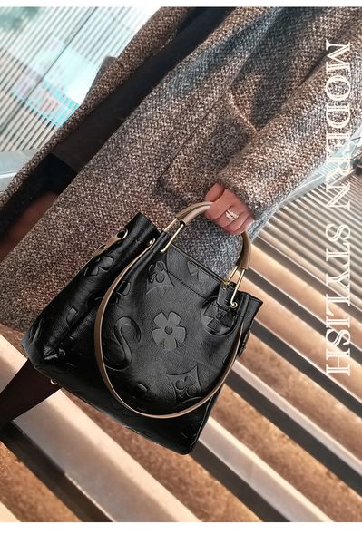 big women bucket bag female shoulder bags large size vintage soft leather lady cross body handbag for women hobos bag tote
big women bucket bag female shoulder bags large size vintage soft leather lady cross body handbag for women hobos bag tote