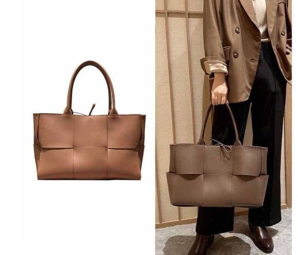 fashion bag designer bottess venetas's genuine leather for female 2022 new portable large woven tote simple capacity fashionable cowhid
fashion bag designer bottess venetas's genuine leather for female 2022 new portable large woven tote simple capacity fashionable cowhid