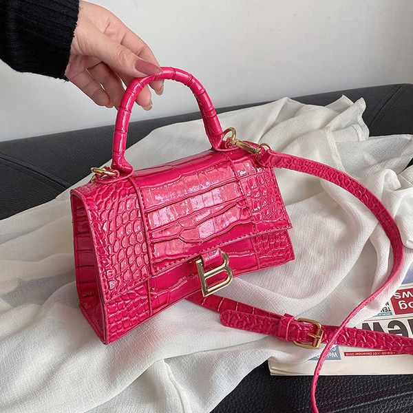 purses 2022 one shoulder bag female hourglass crocodile pattern style stick small square texture portable messenger
purses 2022 one shoulder bag female hourglass crocodile pattern style stick small square texture portable messenger