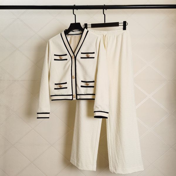 1010 2022 autumn two pieces sets long pants empire v neck kint elastic brand same style pants white womens clothes meiyi
1010 2022 autumn two pieces sets long pants empire v neck kint elastic brand same style pants white womens clothes meiyi