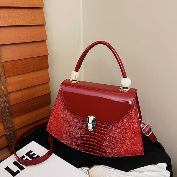 purses women bags 2022 versatile pearl handbag crocodile shell bag
purses women bags 2022 versatile pearl handbag crocodile shell bag