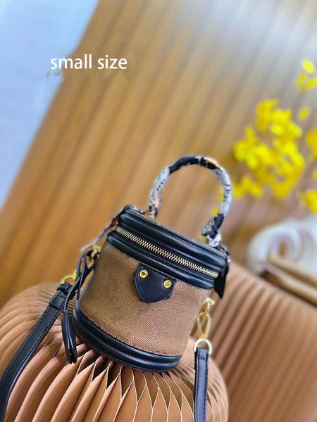 luxurys designer leather bucket bag evening bags designers printing bags crossbody shoulder clutch wallet for women strap fashion single mes
luxurys designer leather bucket bag evening bags designers printing bags crossbody shoulder clutch wallet for women strap fashion single mes