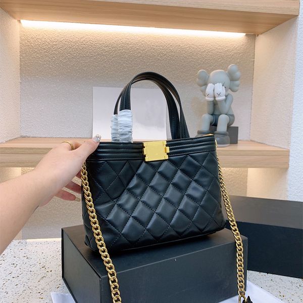 2022 luxury women designer handbag chain leather bag new fashion the tote bag messenger crossbody bags lady retro totes designers quilt wall
2022 luxury women designer handbag chain leather bag new fashion the tote bag messenger crossbody bags lady retro totes designers quilt wall