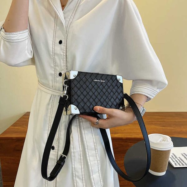 purses spring summer 2022 versatile design woven box bag simple and one shoulder messenger small square 
purses spring summer 2022 versatile design woven box bag simple and one shoulder messenger small square