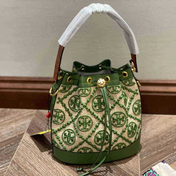2022 handbags designer torys shoulder autumn and summer messenger bag french high-capacity korean high-grade suction bucket embroidered wome
2022 handbags designer torys shoulder autumn and summer messenger bag french high-capacity korean high-grade suction bucket embroidered wome