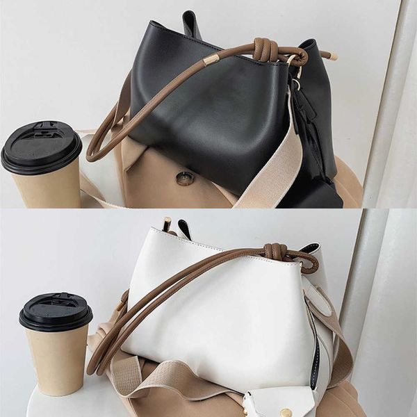 single package pu leather crossbody bags for women 2020 shoulder simple lady travel purses and handbags cross body bucket hand c0302
single package pu leather crossbody bags for women 2020 shoulder simple lady travel purses and handbags cross body bucket hand c0302