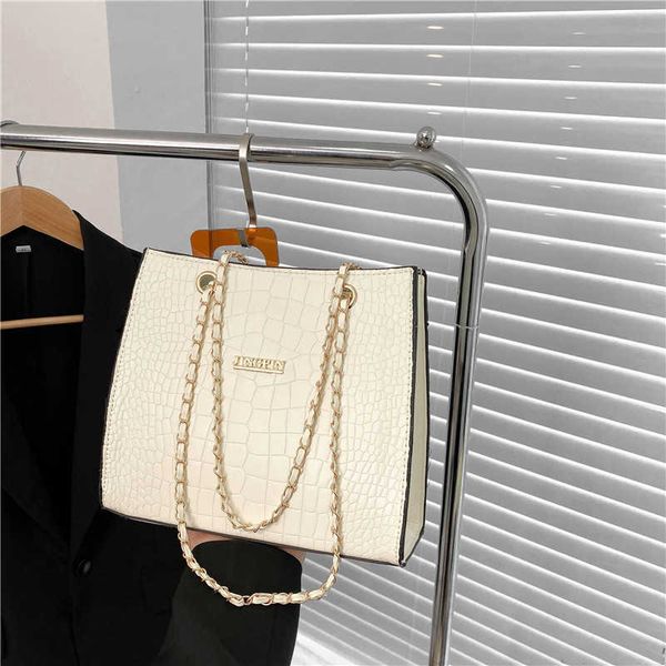 messenger bags leisure large capacity bag women's new personality chain shoulder simple portable tote
messenger bags leisure large capacity bag women's new personality chain shoulder simple portable tote