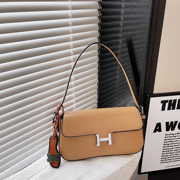 messenger bags women's bag 2022 new simple portable single shoulder h-button small square s
messenger bags women's bag 2022 new simple portable single shoulder h-button small square s