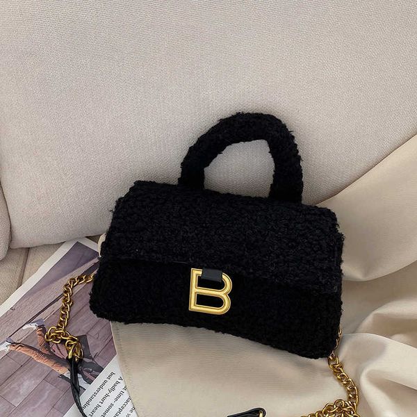 evening bags autumn and winter 2022 new small square women's one shoulder handheld casual popular elegant urban
evening bags autumn and winter 2022 new small square women's one shoulder handheld casual popular elegant urban