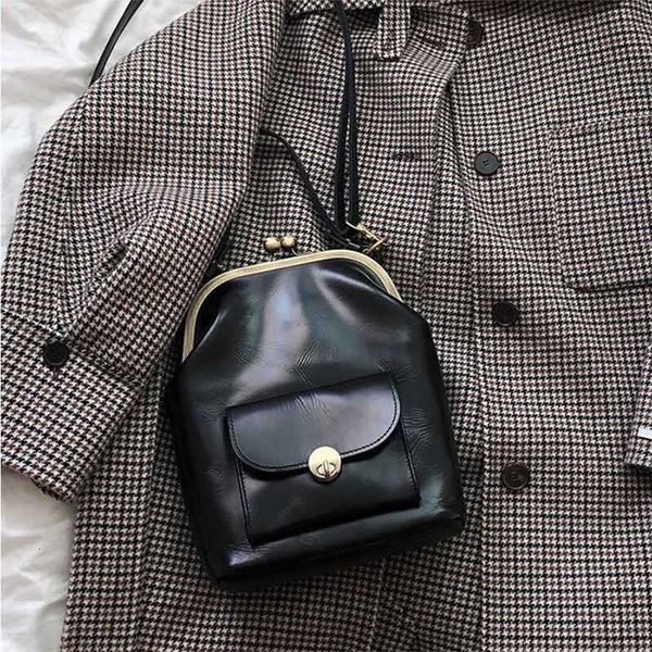 single package vintage clip women's bag pu leather shoulder crossbody designer brand women messenger leisure travel purse sac chic c030
single package vintage clip women's bag pu leather shoulder crossbody designer brand women messenger leisure travel purse sac chic c030