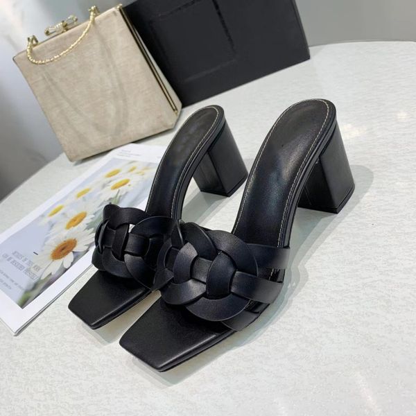 

Wide Slippers New Designer Women Sexy Luxury Sandals Classic Brand Fashion Leather High Heels Summer Outside Platform Shoes Metal Letter High-Quality Flip Flops