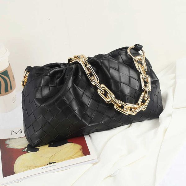single package 2020 new fashion pleated chain handbag korean version versatile simple one shoulder bag cloud dumpling c0602
single package 2020 new fashion pleated chain handbag korean version versatile simple one shoulder bag cloud dumpling c0602