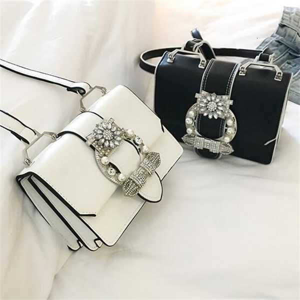 single package fashion designer famous bags for women diamond lock quality pu leather handbags elegant lady shoulder c0602
single package fashion designer famous bags for women diamond lock quality pu leather handbags elegant lady shoulder c0602