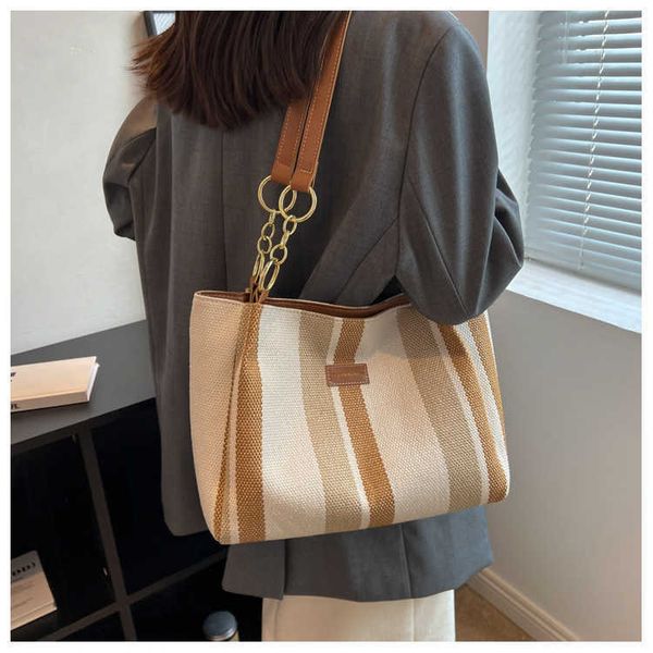 messenger bags female 2022 autumn new color contrast one shoulder crossbody casual large capacity tote
messenger bags female 2022 autumn new color contrast one shoulder crossbody casual large capacity tote