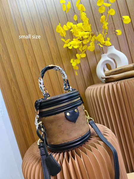 luxurys designer bucket bag real leather printing handbags purses petit noe crossbody cross body handle shoulder bag
luxurys designer bucket bag real leather printing handbags purses petit noe crossbody cross body handle shoulder bag