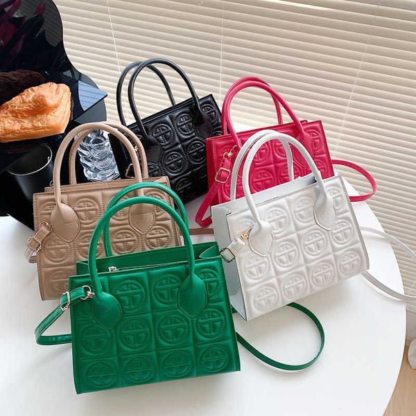 messenger bags commuter bag women's 2022 summer new car stitching portable small square texture one shoulder sloping
messenger bags commuter bag women's 2022 summer new car stitching portable small square texture one shoulder sloping