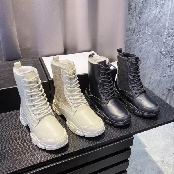 2022 designer women boots genuine leather fur ankle boot wool shoelaces white black suede snow bootes winter outdoor medal coarse 8056172
2022 designer women boots genuine leather fur ankle boot wool shoelaces white black suede snow bootes winter outdoor medal coarse 8056172