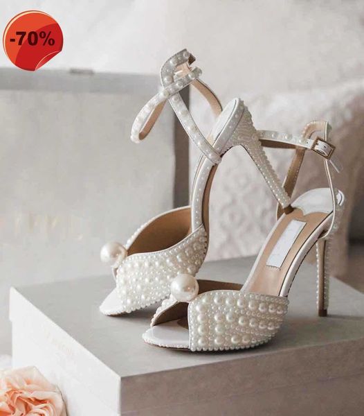 summer luxurious brands sacora dress shoes white pearls leather pumps lady stiletto heel ankle strap bridal wedding eu35-43.with box, Black
summer luxurious brands sacora dress shoes white pearls leather pumps lady stiletto heel ankle strap bridal wedding eu35-43.with box, Black