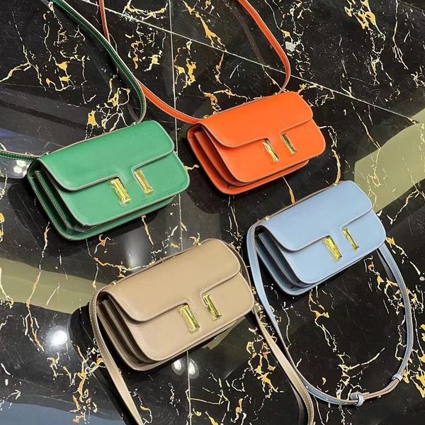 luxurys women shoulder bags fashion designers metal buckle crossbody bags lady leather daily outdoor storage coin purse classic handbag
luxurys women shoulder bags fashion designers metal buckle crossbody bags lady leather daily outdoor storage coin purse classic handbag