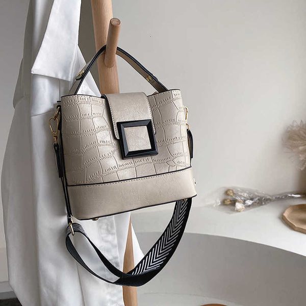 single package crocodile crossbody for shoulder brand designer women bags luxury pu leather bucket bag handbag c0302
single package crocodile crossbody for shoulder brand designer women bags luxury pu leather bucket bag handbag c0302