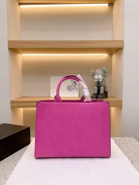 2022 new women luxury designer big tote bags real leather casual baguette fashion trunk bag famous brand saddle handbags large shoulder shop
2022 new women luxury designer big tote bags real leather casual baguette fashion trunk bag famous brand saddle handbags large shoulder shop