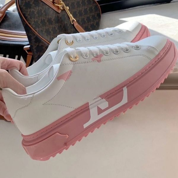 2022 new luxury design embossed lace leather queen emcee white shoes casual sneakers women shoes mkpkj000003, Red;white
2022 new luxury design embossed lace leather queen emcee white shoes casual sneakers women shoes mkpkj000003, Red;white
