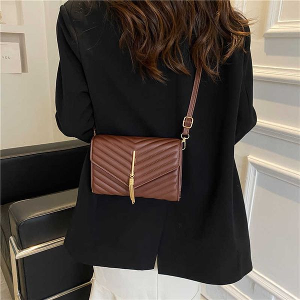 purses casual embroidered thread bag female messenger simple version style popular one shoulder small square
purses casual embroidered thread bag female messenger simple version style popular one shoulder small square