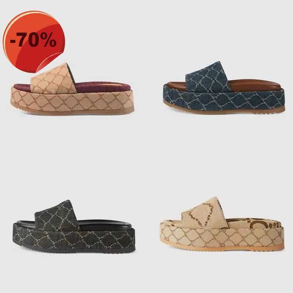 designer womens sandals mens slippers flip flops women dress shoes luxury flat thick bottom embroidery printed jelly rubber leather, Black
designer womens sandals mens slippers flip flops women dress shoes luxury flat thick bottom embroidery printed jelly rubber leather, Black