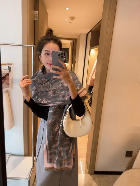 stylish wool scarf multi-function printed scarf soft touch warm packaging with 5 colors label, Blue;gray
stylish wool scarf multi-function printed scarf soft touch warm packaging with 5 colors label, Blue;gray