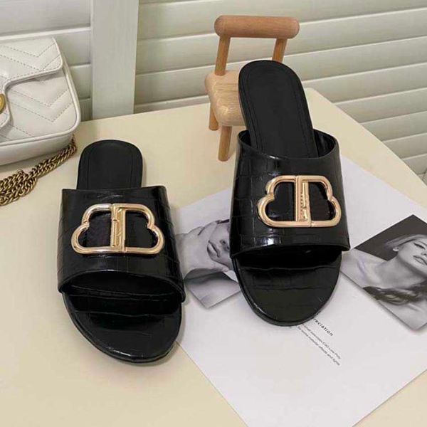summer black white resorts sandal design embroidery black slippers shallow beach leisure slides full set of accessories
summer black white resorts sandal design embroidery black slippers shallow beach leisure slides full set of accessories