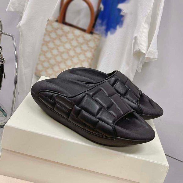 rubber sandals beach slide indoor shoes women summer fashion slippers classic black and white with box
rubber sandals beach slide indoor shoes women summer fashion slippers classic black and white with box